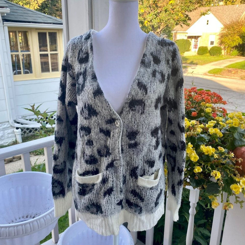 Leopard Print 🐾 Fuzzy Cardigan S/M